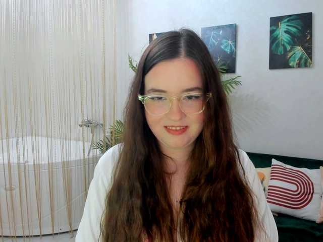 HoneyGlow's BongaCams show and profile