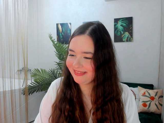 HoneyGlow's BongaCams show and profile