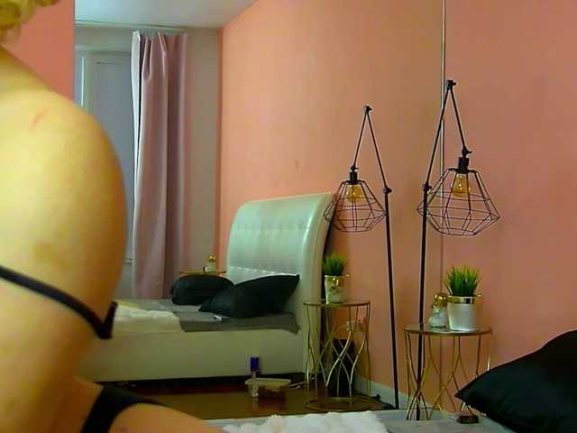 RheaduVall live room