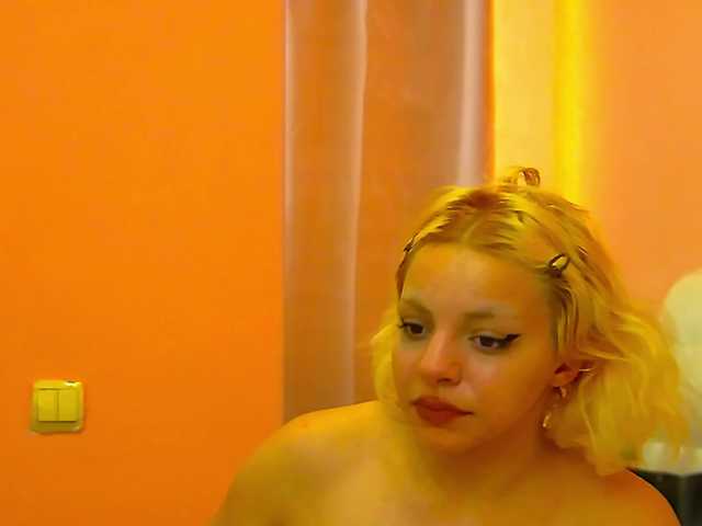 RheaduVall's BongaCams show and profile