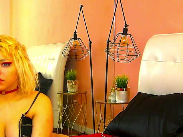 RheaduVall's BongaCams show and profile