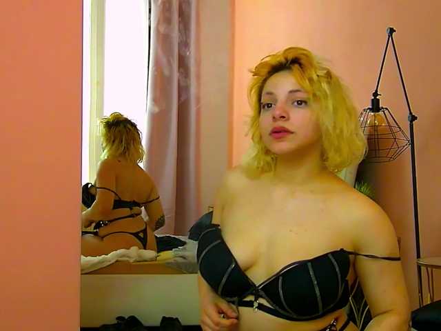 RheaduVall's BongaCams show and profile