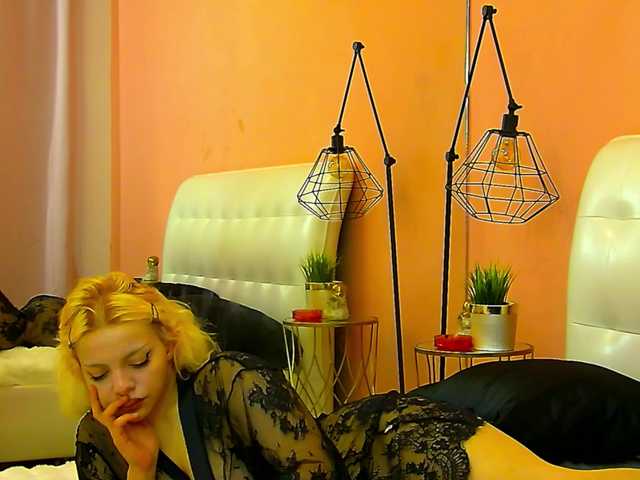 RheaduVall's BongaCams show and profile