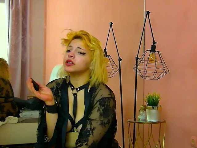 RheaduVall's BongaCams show and profile