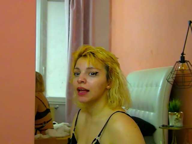 RheaduVall's BongaCams show and profile