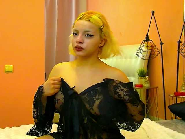 RheaduVall's BongaCams show and profile