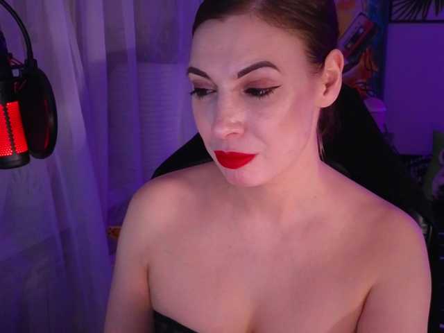 LadyLL's BongaCams show and profile