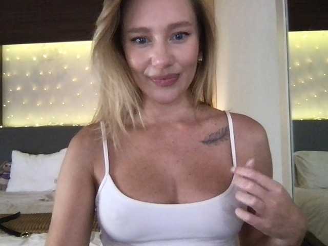 le modèle StellaMuse est en webcam porno dans un show sur le site bongacams, il possède les tags suivants: White/Caucasian,Blonde,Shaved