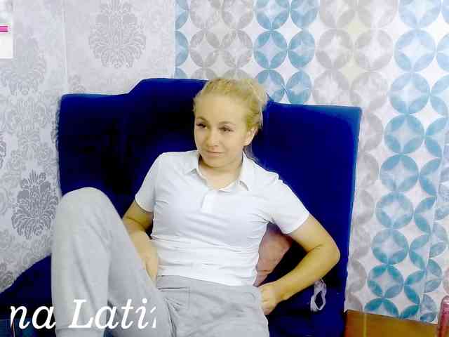 LatinaAngel webcam