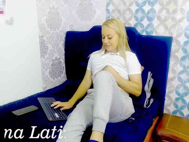 LatinaAngel webcam
