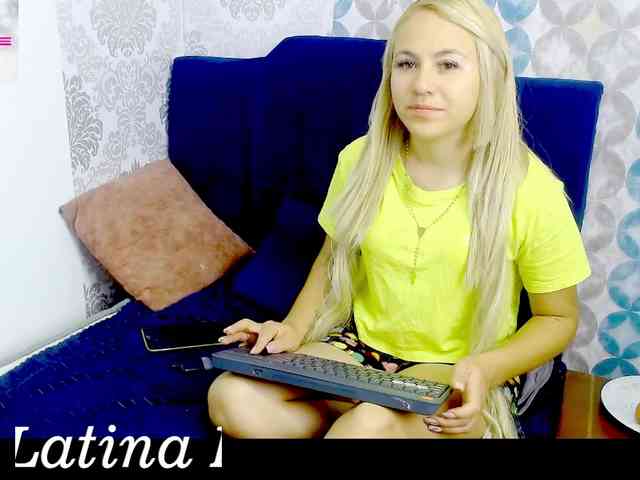 LatinaAngel webcam