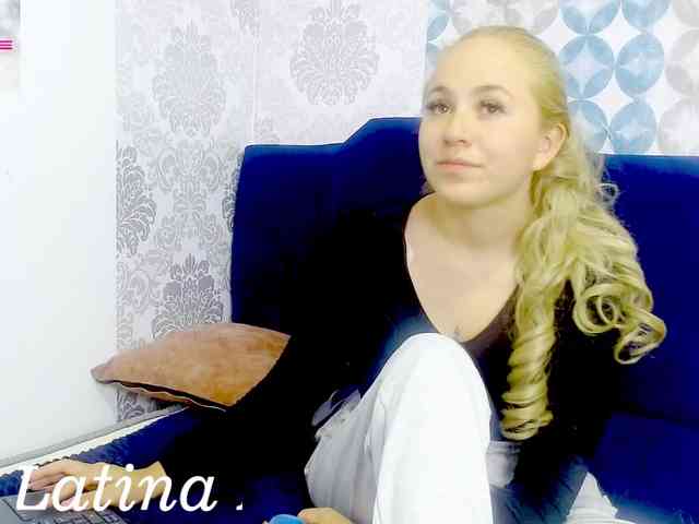 LatinaAngel webcam