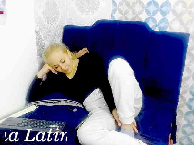 LatinaAngel webcam