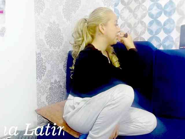 LatinaAngel webcam