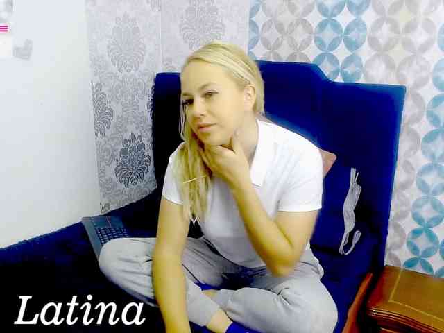 LatinaAngel webcam
