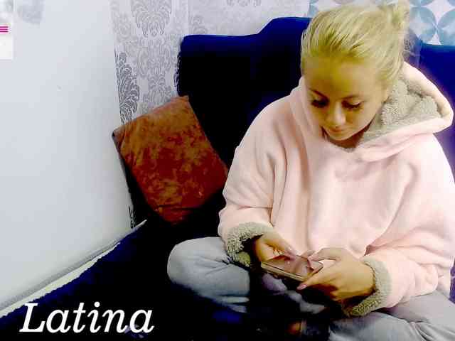 LatinaAngel webcam