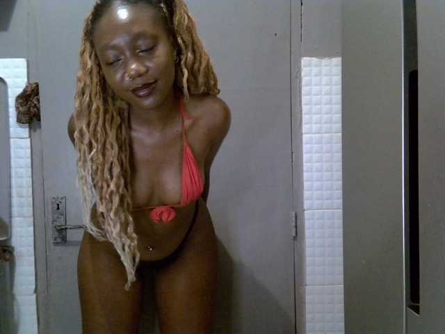 SpicyMackenzie1 webcam bongacams model stream image