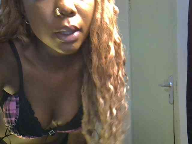 SpicyMackenzie1 webcam