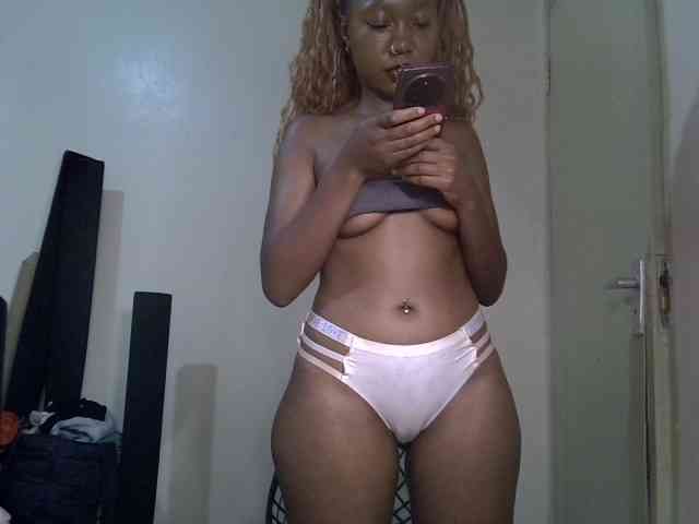 SpicyMackenzie1 webcam