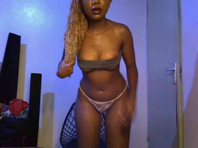 SpicyMackenzie1 webcam