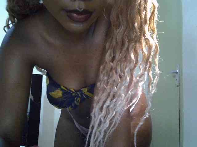 SpicyMackenzie1 webcam