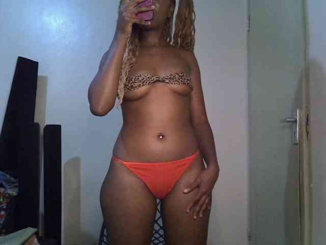 SpicyMackenzie1 webcam