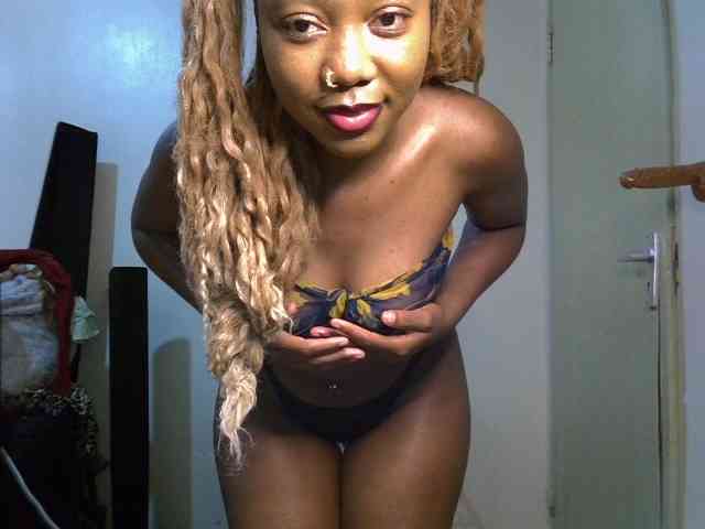 SpicyMackenzie1 webcam