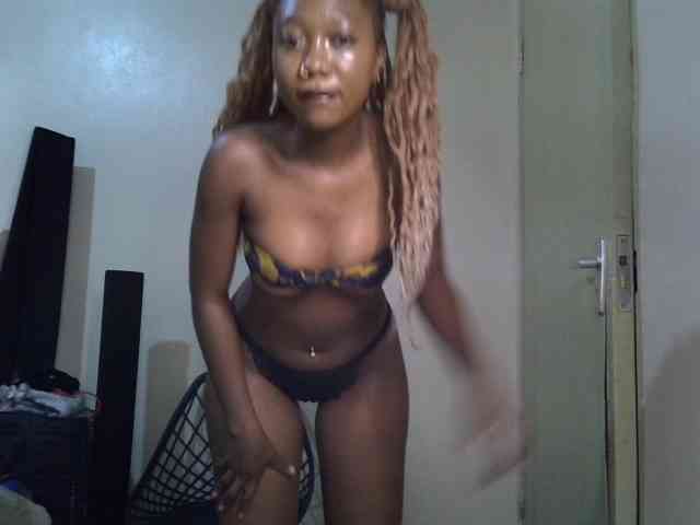 SpicyMackenzie1 webcam