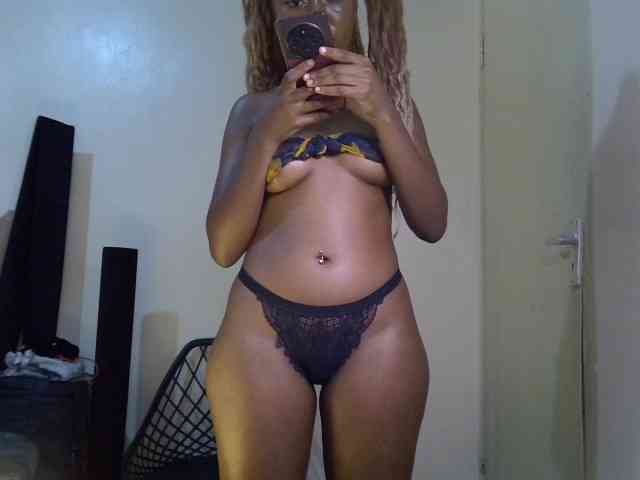 SpicyMackenzie1 webcam