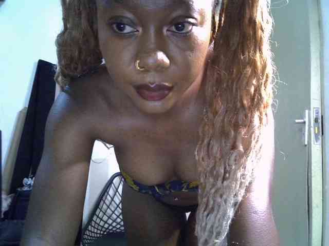 SpicyMackenzie1 webcam