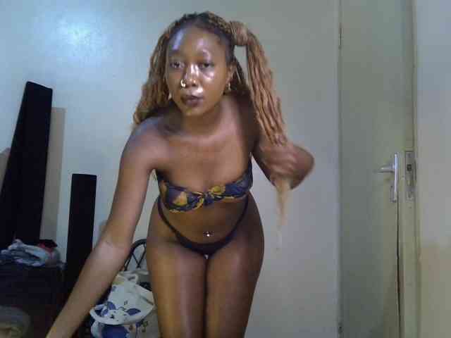 SpicyMackenzie1 webcam