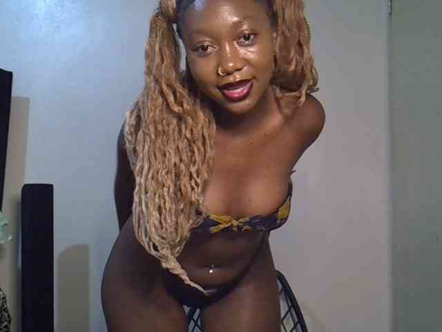 SpicyMackenzie1 webcam