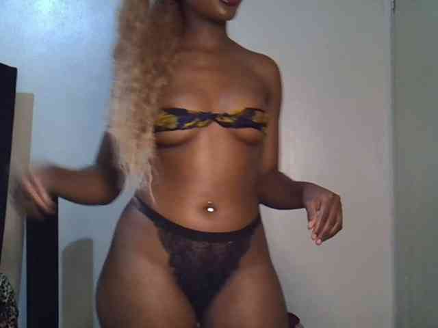 SpicyMackenzie1 webcam