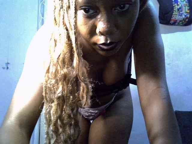 SpicyMackenzie1 webcam