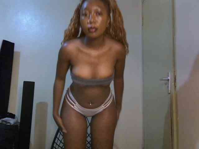 SpicyMackenzie1 webcam