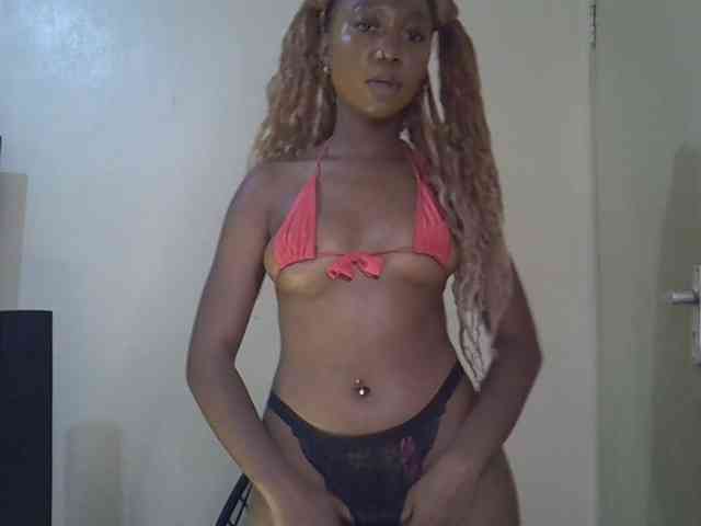 SpicyMackenzie1 webcam