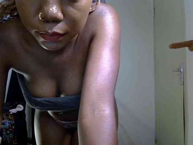 SpicyMackenzie1 webcam