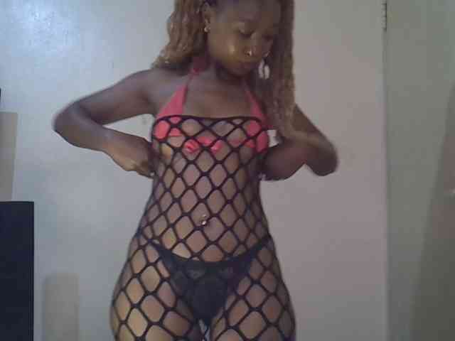 SpicyMackenzie1 webcam