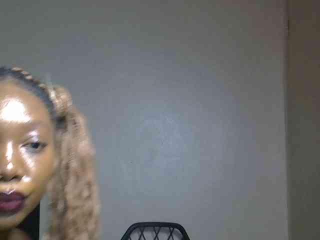 SpicyMackenzie1 webcam