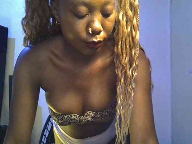 SpicyMackenzie1 webcam