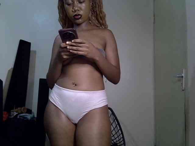 SpicyMackenzie1 webcam