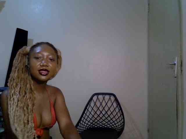 SpicyMackenzie1 webcam