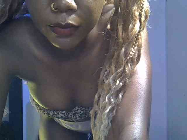 SpicyMackenzie1 webcam