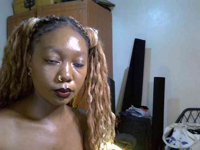 SpicyMackenzie1 webcam