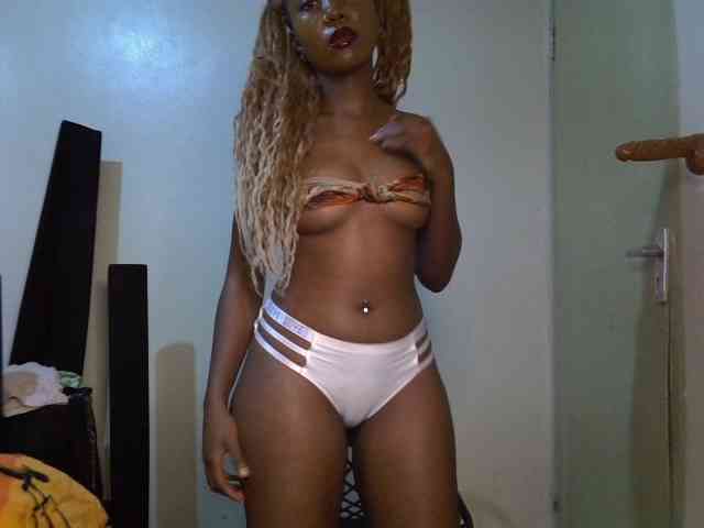 SpicyMackenzie1 webcam