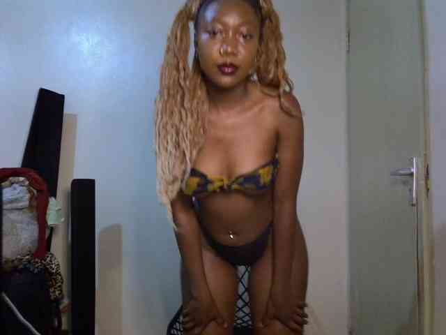 SpicyMackenzie1 webcam