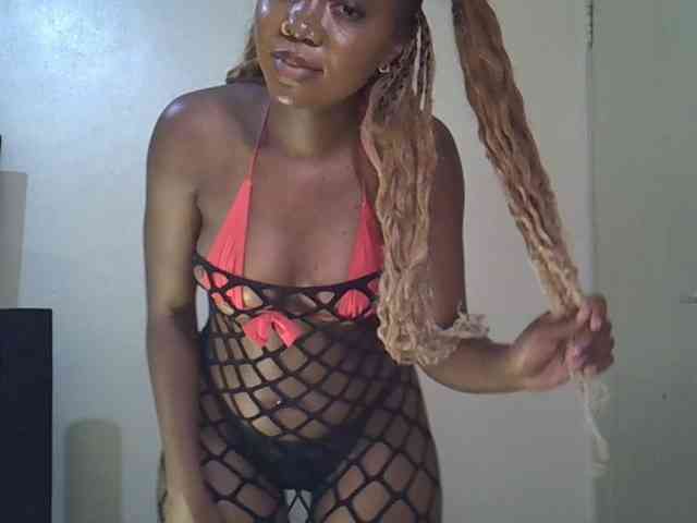 SpicyMackenzie1 webcam