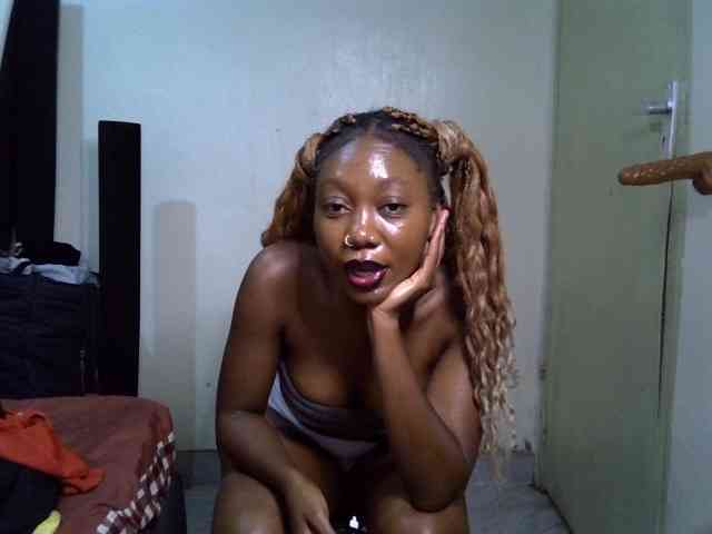 SpicyMackenzie1 webcam