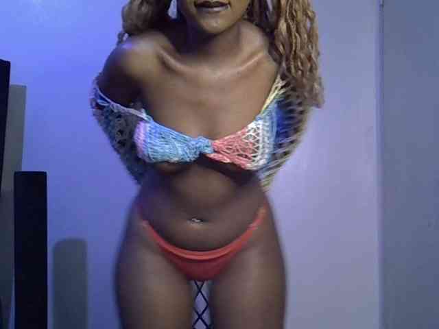 SpicyMackenzie1 Live Webcam on BongaCams