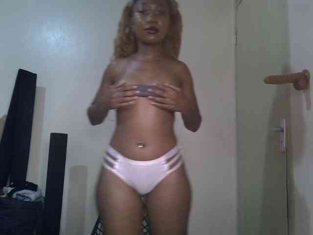 SpicyMackenzie1 webcam